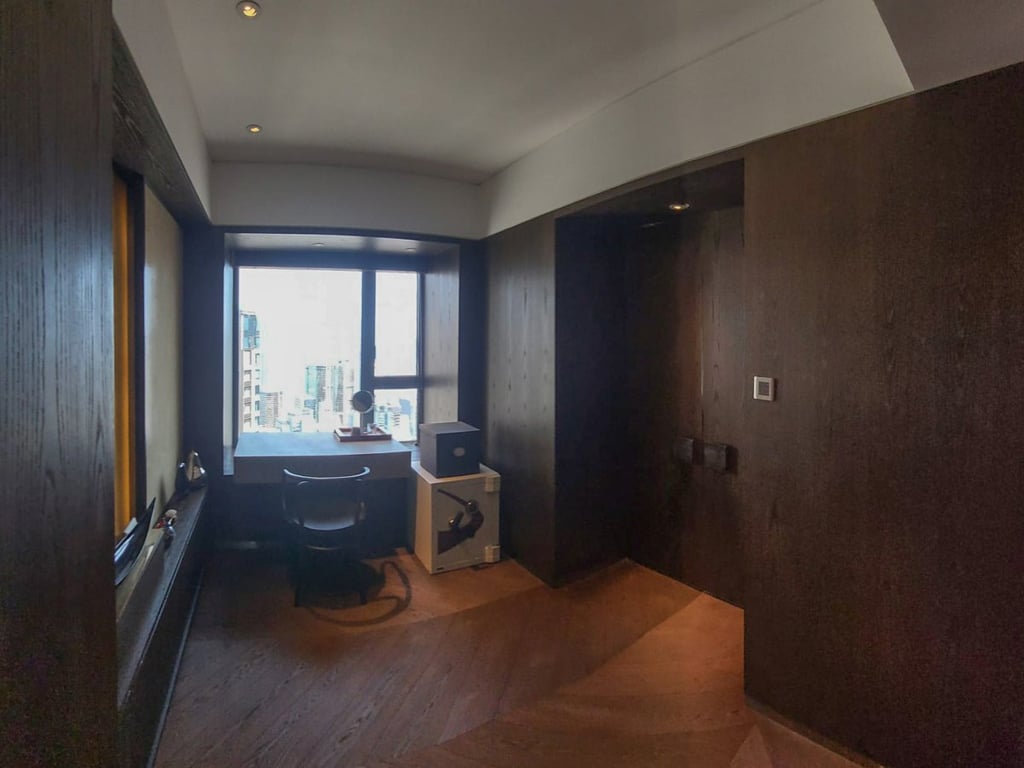 https://img.propertyraptor.com/cdn-cgi/imagedelivery/KD5bF_AFL0JDTbKLWF7z9g/ap8/ap8_001/hornet/prp/img/61034dda19fc8c30f1707823d46dd9a0.jpg/public