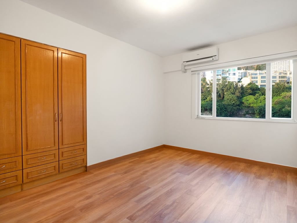 https://img.propertyraptor.com/cdn-cgi/imagedelivery/KD5bF_AFL0JDTbKLWF7z9g/ap8/ap8_001/hornet/prp/img/610d4ede59c502faa41680490d70a75d.jpg/public