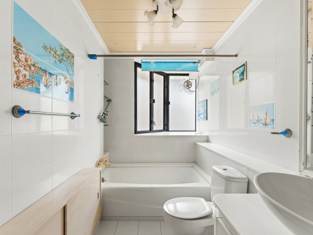 https://img.propertyraptor.com/cdn-cgi/imagedelivery/KD5bF_AFL0JDTbKLWF7z9g/ap8/ap8_001/hornet/prp/img/612eca4a4337e56e29bfac6eabc8f932-wtm.jpg/public