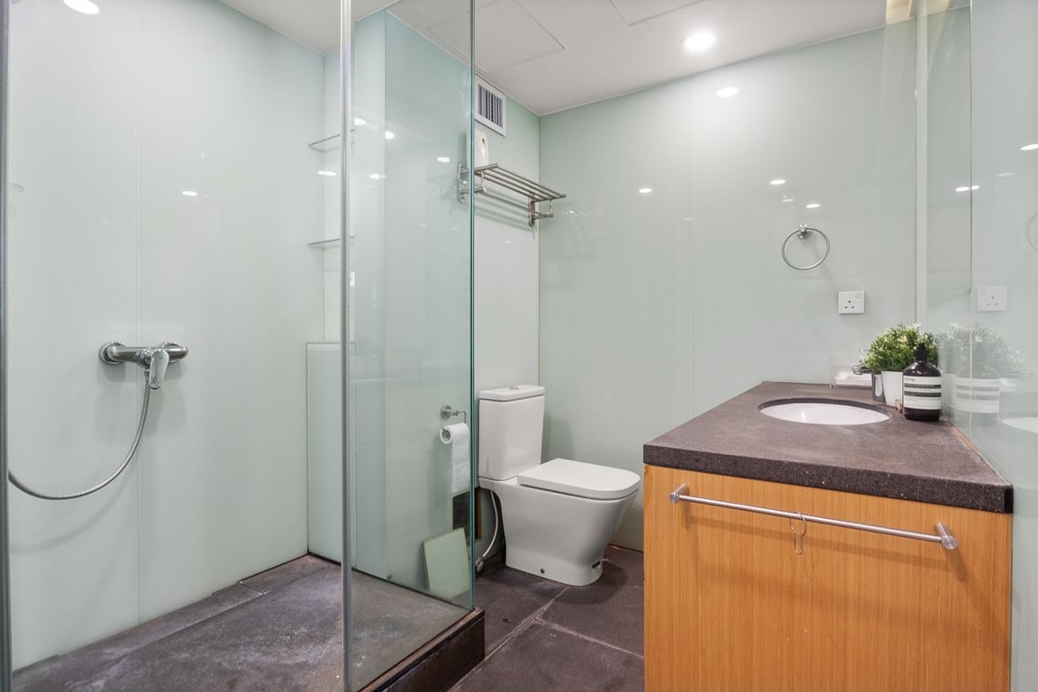 https://img.propertyraptor.com/cdn-cgi/imagedelivery/KD5bF_AFL0JDTbKLWF7z9g/ap8/ap8_001/hornet/prp/img/6140cdb13410892f78889306d43e6ac9-wtm.jpg/public