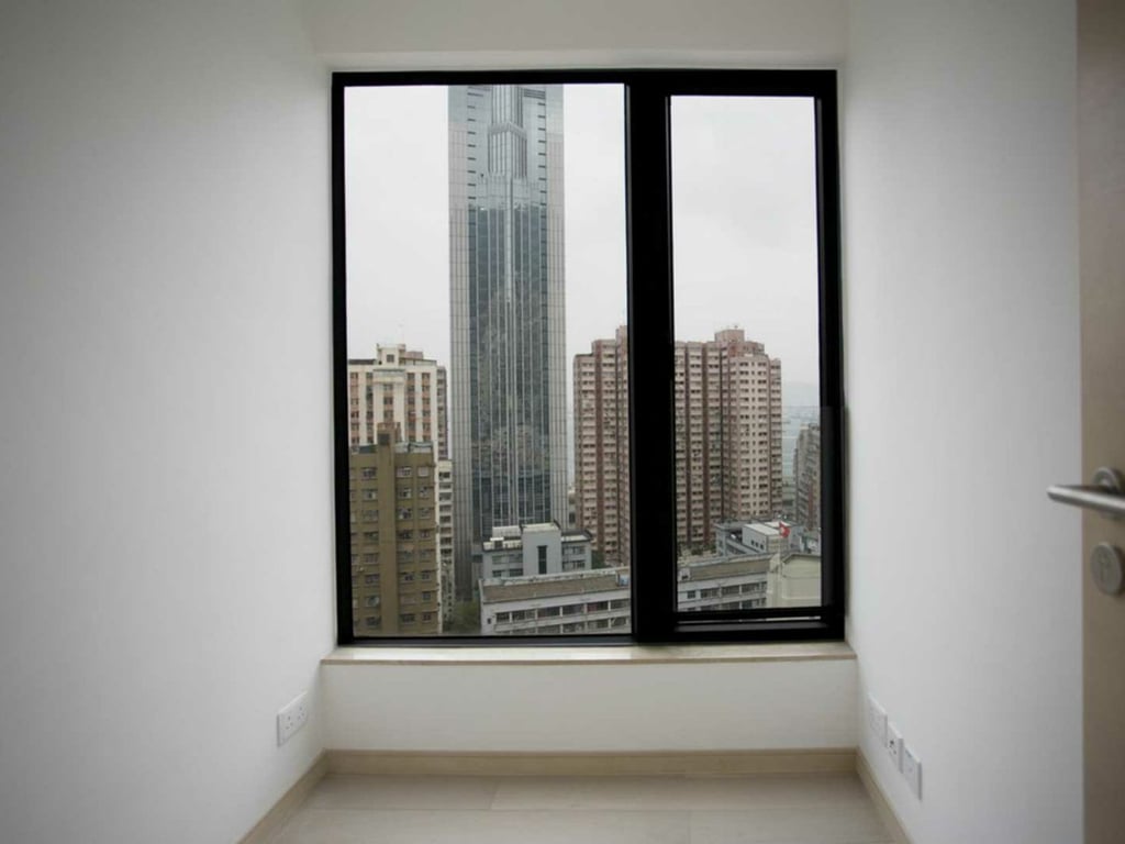 https://img.propertyraptor.com/cdn-cgi/imagedelivery/KD5bF_AFL0JDTbKLWF7z9g/ap8/ap8_001/hornet/prp/img/614575a4d5f32816d6502921d43c1a46.jpg/public