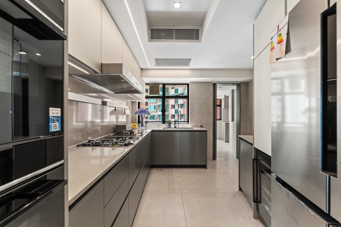 https://img.propertyraptor.com/cdn-cgi/imagedelivery/KD5bF_AFL0JDTbKLWF7z9g/ap8/ap8_001/hornet/prp/img/616a8ef6651bee9f2a4aa158bc7f2585-wtm.jpg/public