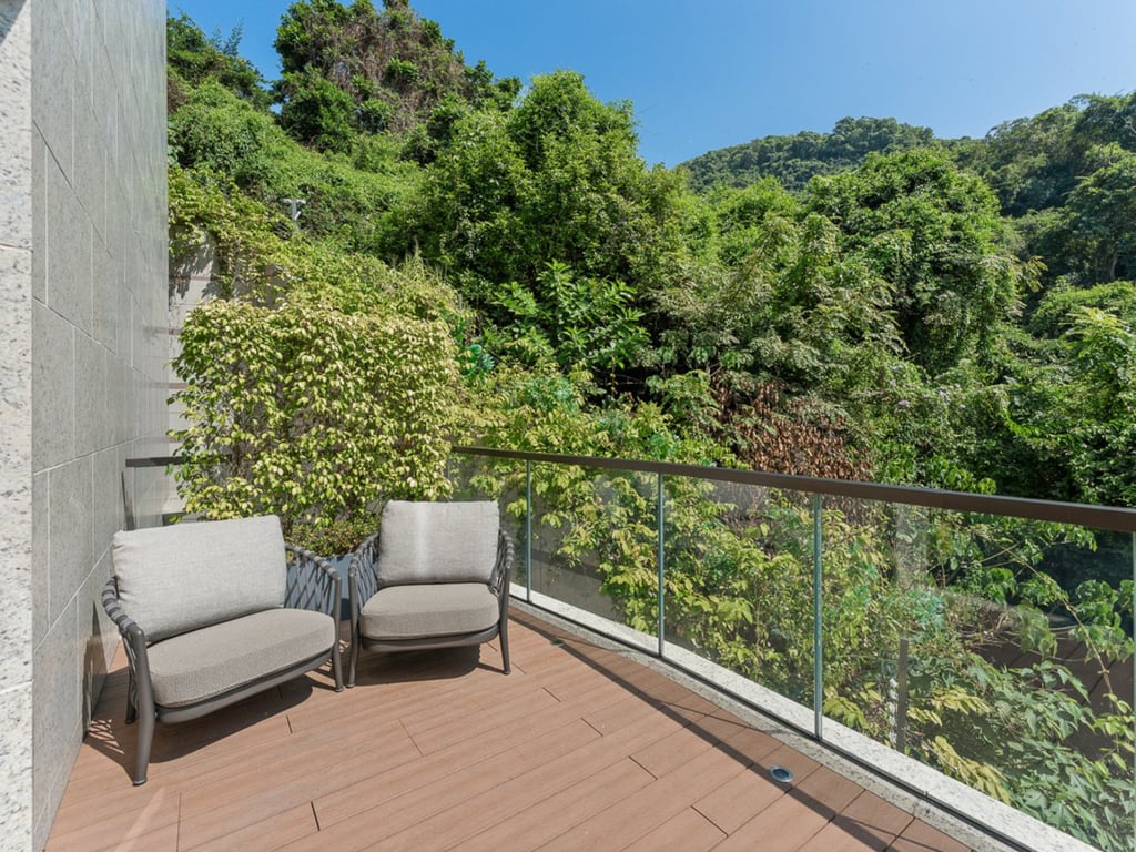 https://img.propertyraptor.com/cdn-cgi/imagedelivery/KD5bF_AFL0JDTbKLWF7z9g/ap8/ap8_001/hornet/prp/img/61c154c65538f92cf838b9db0010d58b.jpg/public