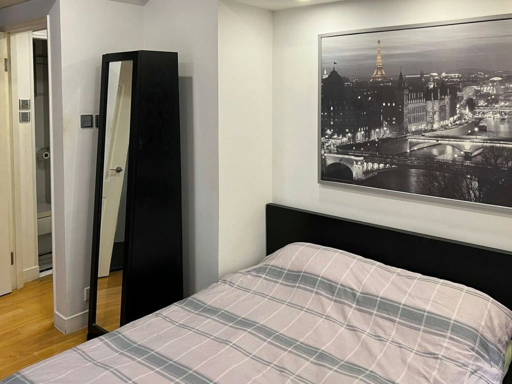 https://img.propertyraptor.com/cdn-cgi/imagedelivery/KD5bF_AFL0JDTbKLWF7z9g/ap8/ap8_001/hornet/prp/img/61dafd3dd3a9926ed068b3a766151294.jpg/public