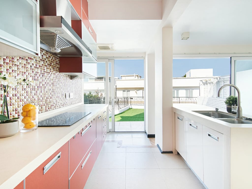 https://img.propertyraptor.com/cdn-cgi/imagedelivery/KD5bF_AFL0JDTbKLWF7z9g/ap8/ap8_001/hornet/prp/img/61ee2395191ad7c2a2604ae61a875563.jpg/public