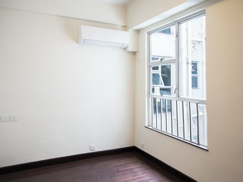 https://img.propertyraptor.com/cdn-cgi/imagedelivery/KD5bF_AFL0JDTbKLWF7z9g/ap8/ap8_001/hornet/prp/img/61f74e41d09f4224fc5d98c8294d7572.jpg/public