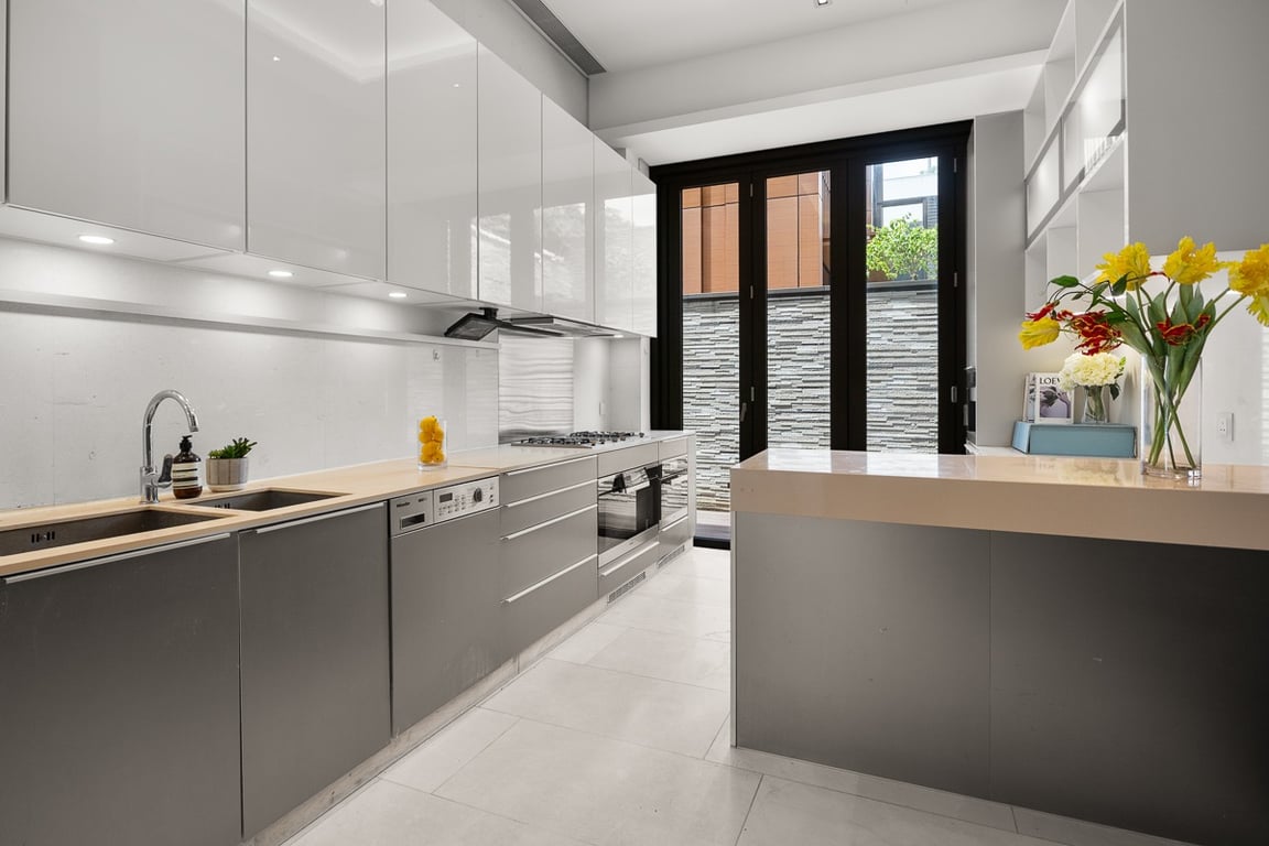 https://img.propertyraptor.com/cdn-cgi/imagedelivery/KD5bF_AFL0JDTbKLWF7z9g/ap8/ap8_001/hornet/prp/img/621c64960934255fd42590361ece7093-wtm.jpg/public