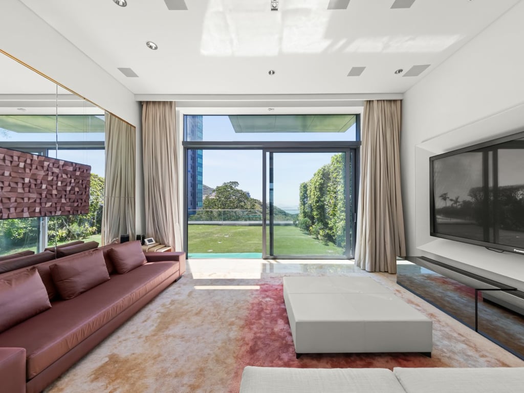 https://img.propertyraptor.com/cdn-cgi/imagedelivery/KD5bF_AFL0JDTbKLWF7z9g/ap8/ap8_001/hornet/prp/img/6220531231d0eb0e47184c492990fff4.jpg/public