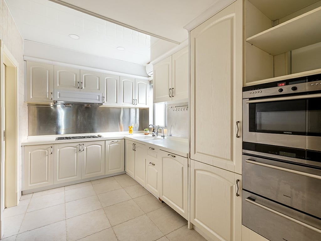 https://img.propertyraptor.com/cdn-cgi/imagedelivery/KD5bF_AFL0JDTbKLWF7z9g/ap8/ap8_001/hornet/prp/img/62494eab5462ed9bf8905daf133b4214.jpg/public