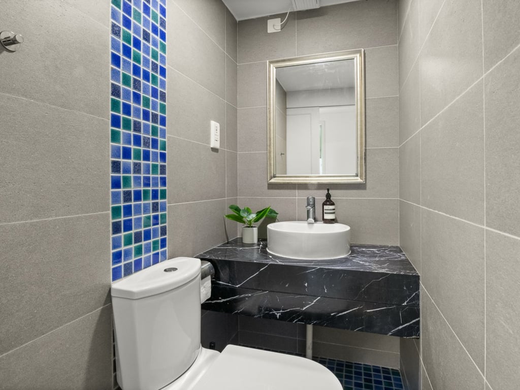 https://img.propertyraptor.com/cdn-cgi/imagedelivery/KD5bF_AFL0JDTbKLWF7z9g/ap8/ap8_001/hornet/prp/img/628b4e4184fdcf396e0fc3d0ddfd88e8.jpg/public
