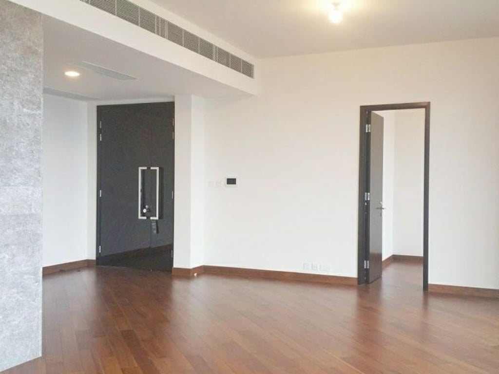 https://img.propertyraptor.com/cdn-cgi/imagedelivery/KD5bF_AFL0JDTbKLWF7z9g/ap8/ap8_001/hornet/prp/img/62a8b3e6eba1c1bf51df42fd2a680fec.jpg/public