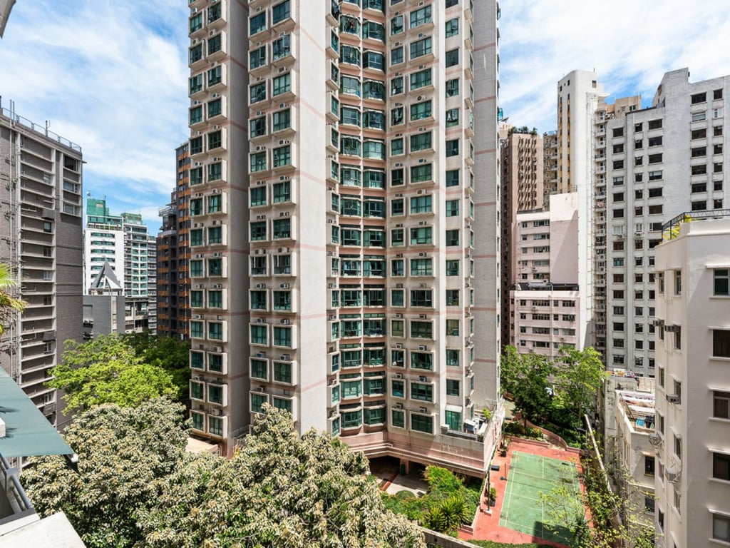https://img.propertyraptor.com/cdn-cgi/imagedelivery/KD5bF_AFL0JDTbKLWF7z9g/ap8/ap8_001/hornet/prp/img/62c54647fe45ba4d98adaad4126f135a-wtm.jpg/public