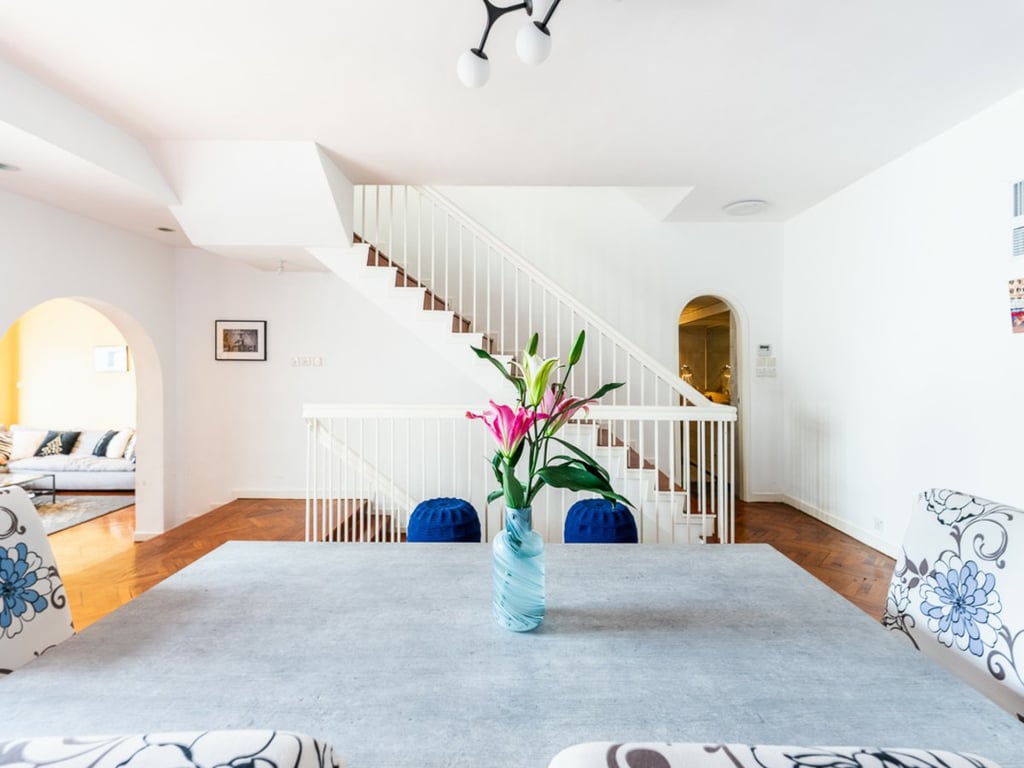 https://img.propertyraptor.com/cdn-cgi/imagedelivery/KD5bF_AFL0JDTbKLWF7z9g/ap8/ap8_001/hornet/prp/img/62ed6dd9c43f0842ffcd759d2b64209b.jpg/public