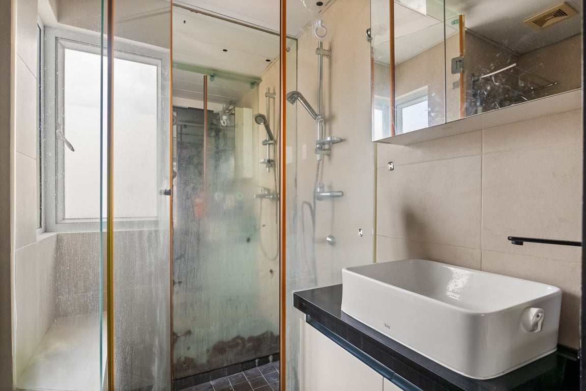 https://img.propertyraptor.com/cdn-cgi/imagedelivery/KD5bF_AFL0JDTbKLWF7z9g/ap8/ap8_001/hornet/prp/img/630cf514aab7586a78f3756fa575e657-wtm.jpg/public