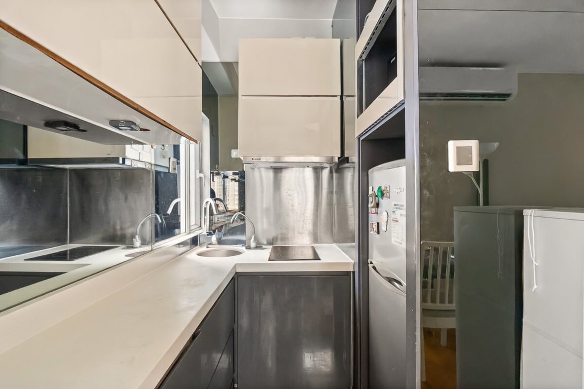https://img.propertyraptor.com/cdn-cgi/imagedelivery/KD5bF_AFL0JDTbKLWF7z9g/ap8/ap8_001/hornet/prp/img/63270b54b063037035716ae6161e7779-wtm.jpg/public