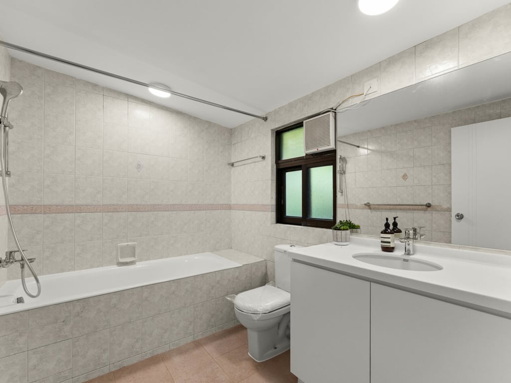 https://img.propertyraptor.com/cdn-cgi/imagedelivery/KD5bF_AFL0JDTbKLWF7z9g/ap8/ap8_001/hornet/prp/img/6342b26ed220e6361f7714be4ee0bd0d-wtm.jpg/public