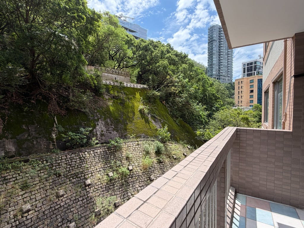 Realty Gardens