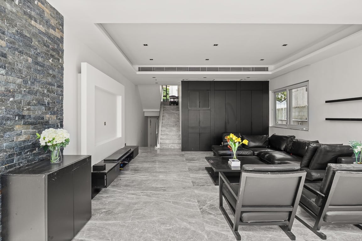 https://img.propertyraptor.com/cdn-cgi/imagedelivery/KD5bF_AFL0JDTbKLWF7z9g/ap8/ap8_001/hornet/prp/img/63892fedc4befcdcaaa318a65ed8d934-wtm.jpg/public