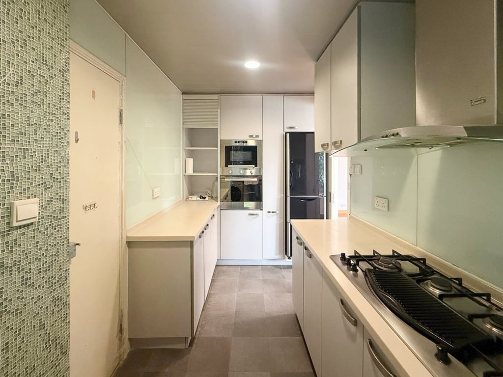 https://img.propertyraptor.com/cdn-cgi/imagedelivery/KD5bF_AFL0JDTbKLWF7z9g/ap8/ap8_001/hornet/prp/img/6395e18525f613a96b803b19a300c1c2.jpg/public