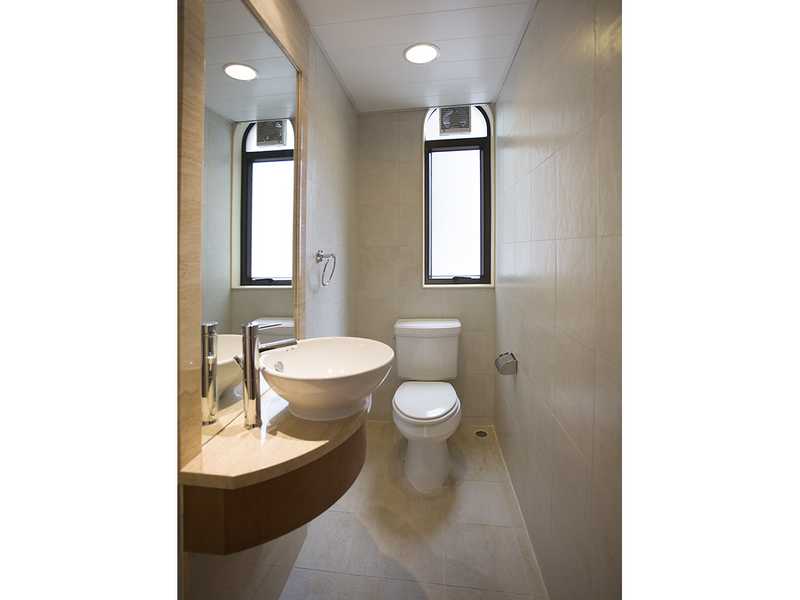 https://img.propertyraptor.com/cdn-cgi/imagedelivery/KD5bF_AFL0JDTbKLWF7z9g/ap8/ap8_001/hornet/prp/img/6399c190884aee8e794d2c49fe03e72c.jpg/public
