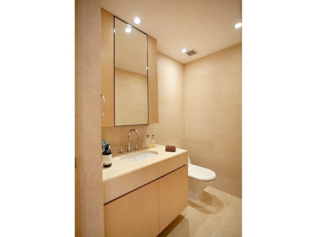 https://img.propertyraptor.com/cdn-cgi/imagedelivery/KD5bF_AFL0JDTbKLWF7z9g/ap8/ap8_001/hornet/prp/img/63abef872535c3342e966942eb27cd29.jpg/public