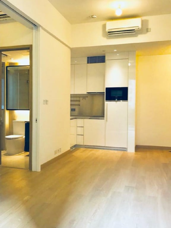 https://img.propertyraptor.com/cdn-cgi/imagedelivery/KD5bF_AFL0JDTbKLWF7z9g/ap8/ap8_001/hornet/prp/img/63b344cadb153a46e52705217a6dcfdb.jpg/public