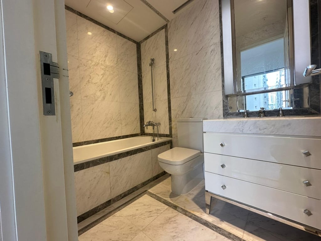 https://img.propertyraptor.com/cdn-cgi/imagedelivery/KD5bF_AFL0JDTbKLWF7z9g/ap8/ap8_001/hornet/prp/img/63b66ed4e9c87f6ff7ca15e9364d7e7e-wtm.jpg/public