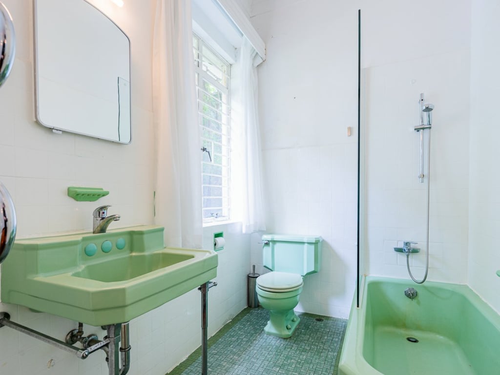 https://img.propertyraptor.com/cdn-cgi/imagedelivery/KD5bF_AFL0JDTbKLWF7z9g/ap8/ap8_001/hornet/prp/img/63bb2770d3d7be129c6509e64659c940.jpg/public
