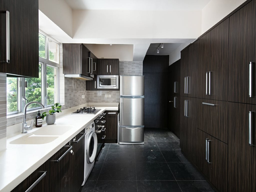 https://img.propertyraptor.com/cdn-cgi/imagedelivery/KD5bF_AFL0JDTbKLWF7z9g/ap8/ap8_001/hornet/prp/img/63d04223e2bc7c92438be6046f0d55d2.jpg/public