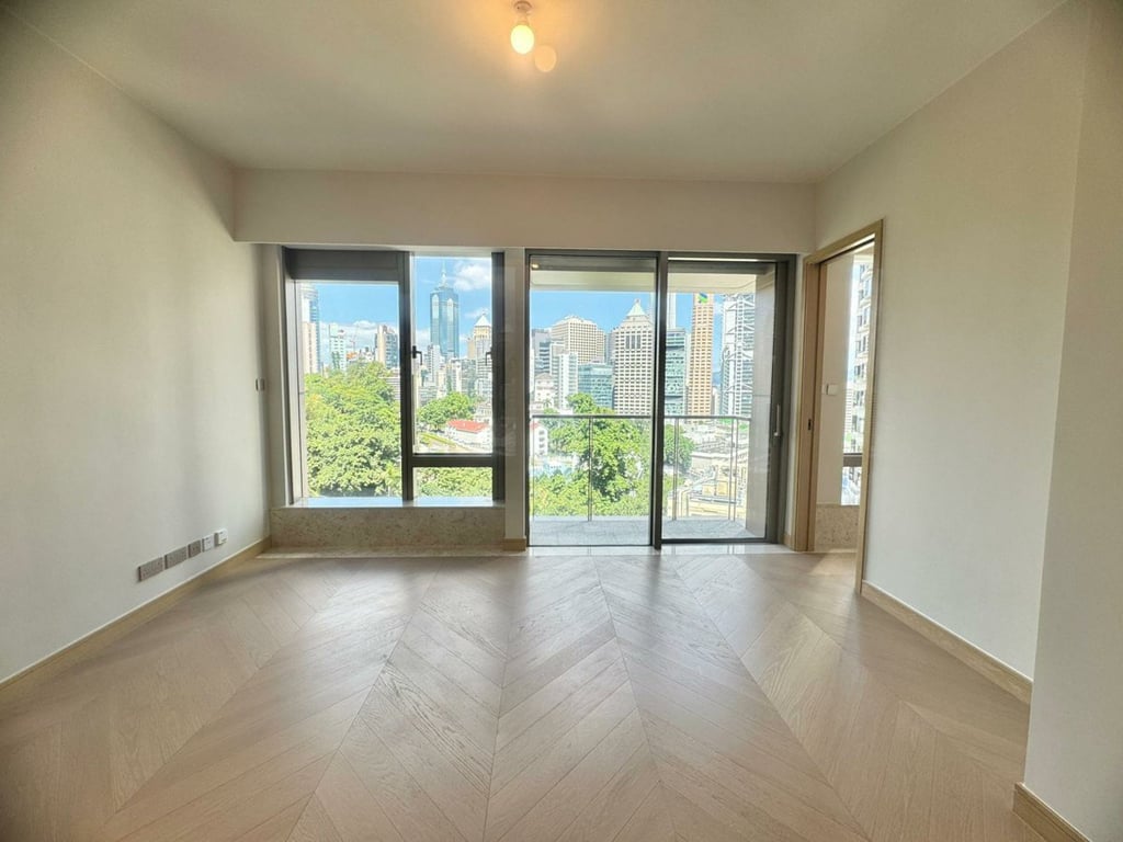 https://img.propertyraptor.com/cdn-cgi/imagedelivery/KD5bF_AFL0JDTbKLWF7z9g/ap8/ap8_001/hornet/prp/img/642a803e35fc8e64ce7be8f71a7b682a.jpg/public