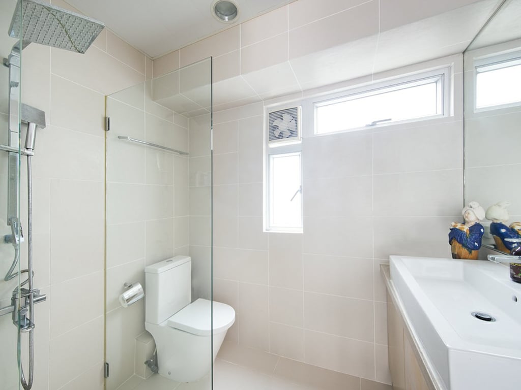 https://img.propertyraptor.com/cdn-cgi/imagedelivery/KD5bF_AFL0JDTbKLWF7z9g/ap8/ap8_001/hornet/prp/img/64497d80cb5e3e15377a701bec44b08e.jpg/public