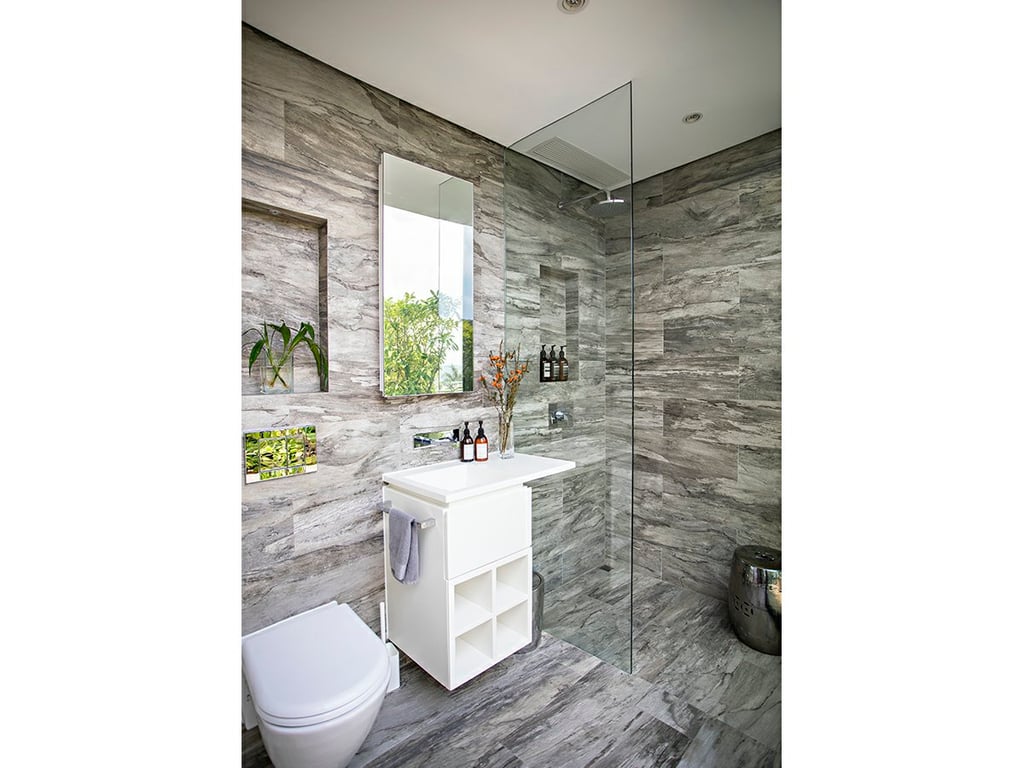 https://img.propertyraptor.com/cdn-cgi/imagedelivery/KD5bF_AFL0JDTbKLWF7z9g/ap8/ap8_001/hornet/prp/img/644b4b89ef3b2c0e69eefc7b4daf6a2d.jpg/public