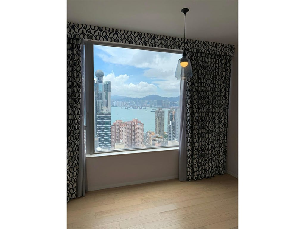 https://img.propertyraptor.com/cdn-cgi/imagedelivery/KD5bF_AFL0JDTbKLWF7z9g/ap8/ap8_001/hornet/prp/img/647575f464153c8d0ce7cbc814ad0d3e.jpg/public