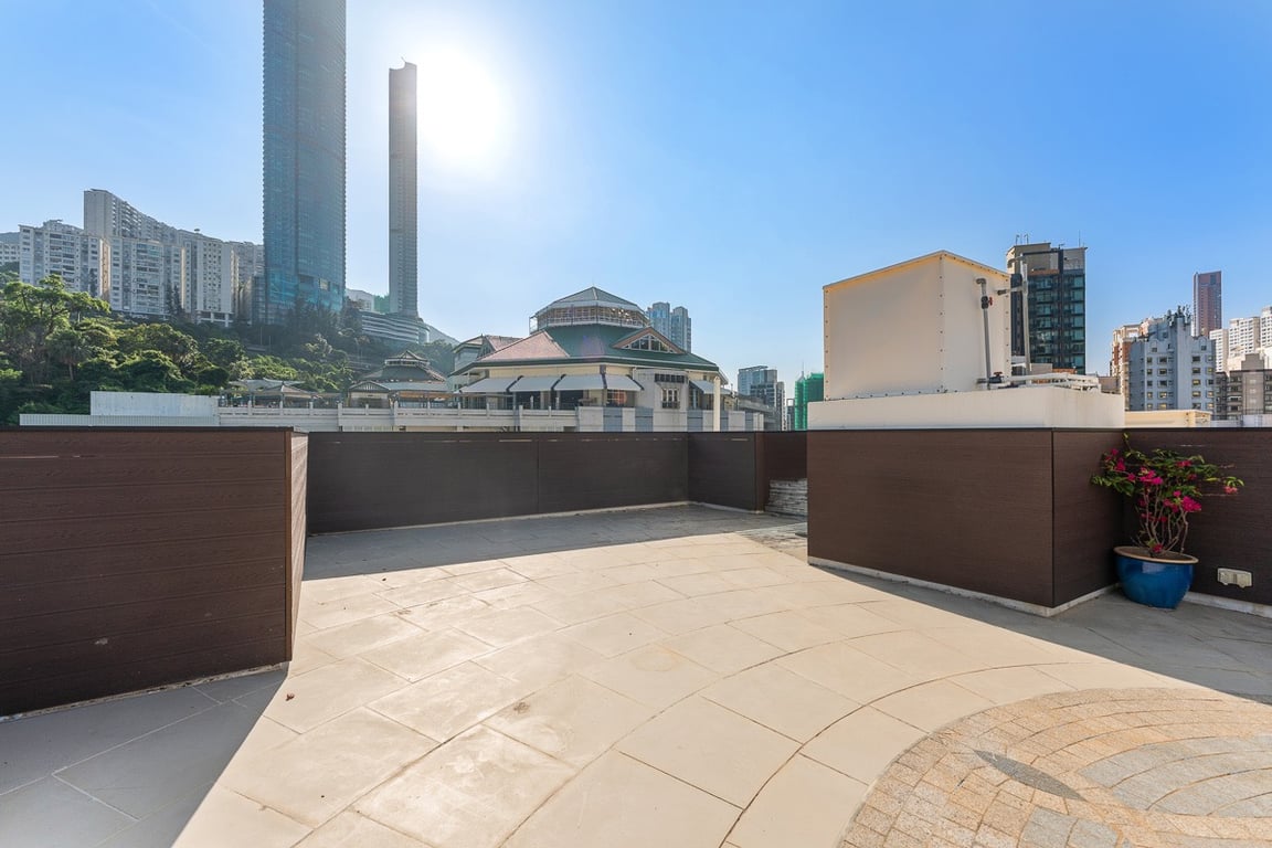 https://img.propertyraptor.com/cdn-cgi/imagedelivery/KD5bF_AFL0JDTbKLWF7z9g/ap8/ap8_001/hornet/prp/img/647b9a0ed103f8a6ba4d08da5c97be71-wtm.jpg/public