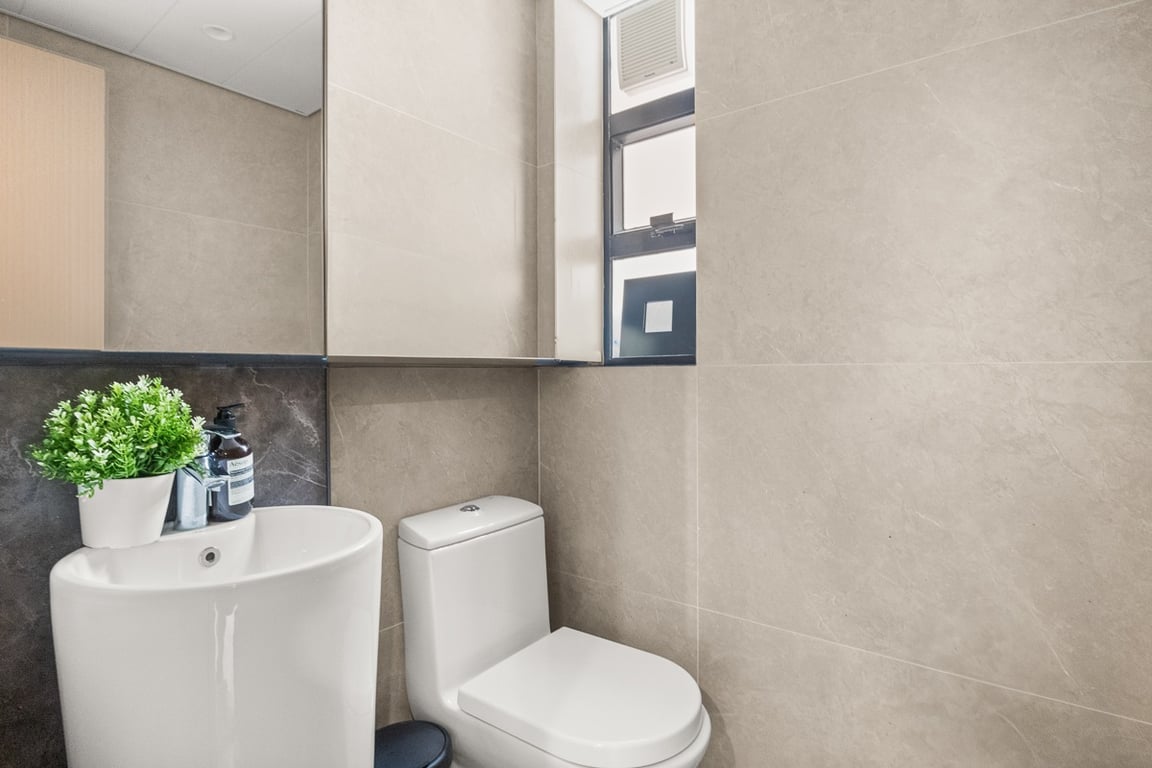https://img.propertyraptor.com/cdn-cgi/imagedelivery/KD5bF_AFL0JDTbKLWF7z9g/ap8/ap8_001/hornet/prp/img/64a78d40a763124b65bf39567ad4c286-wtm.jpg/public