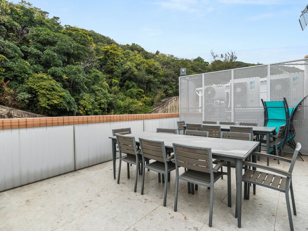 https://img.propertyraptor.com/cdn-cgi/imagedelivery/KD5bF_AFL0JDTbKLWF7z9g/ap8/ap8_001/hornet/prp/img/64b20514b329fa4e92c74c086c4944dd.jpg/public
