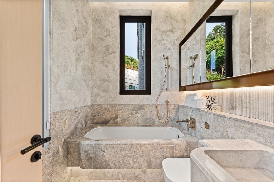 https://img.propertyraptor.com/cdn-cgi/imagedelivery/KD5bF_AFL0JDTbKLWF7z9g/ap8/ap8_001/hornet/prp/img/64b9dd4f5eeb4a05d1372d9a2ee4c74e-wtm.jpg/public