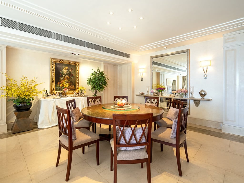 https://img.propertyraptor.com/cdn-cgi/imagedelivery/KD5bF_AFL0JDTbKLWF7z9g/ap8/ap8_001/hornet/prp/img/64c5ce276ae170eff4dcff072b40601b.jpg/public