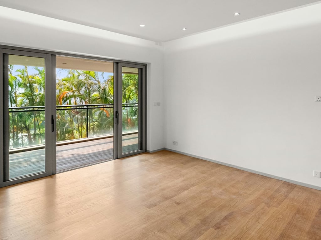 https://img.propertyraptor.com/cdn-cgi/imagedelivery/KD5bF_AFL0JDTbKLWF7z9g/ap8/ap8_001/hornet/prp/img/64d07424ca95494ac4ce29a3f29c73f4.jpg/public