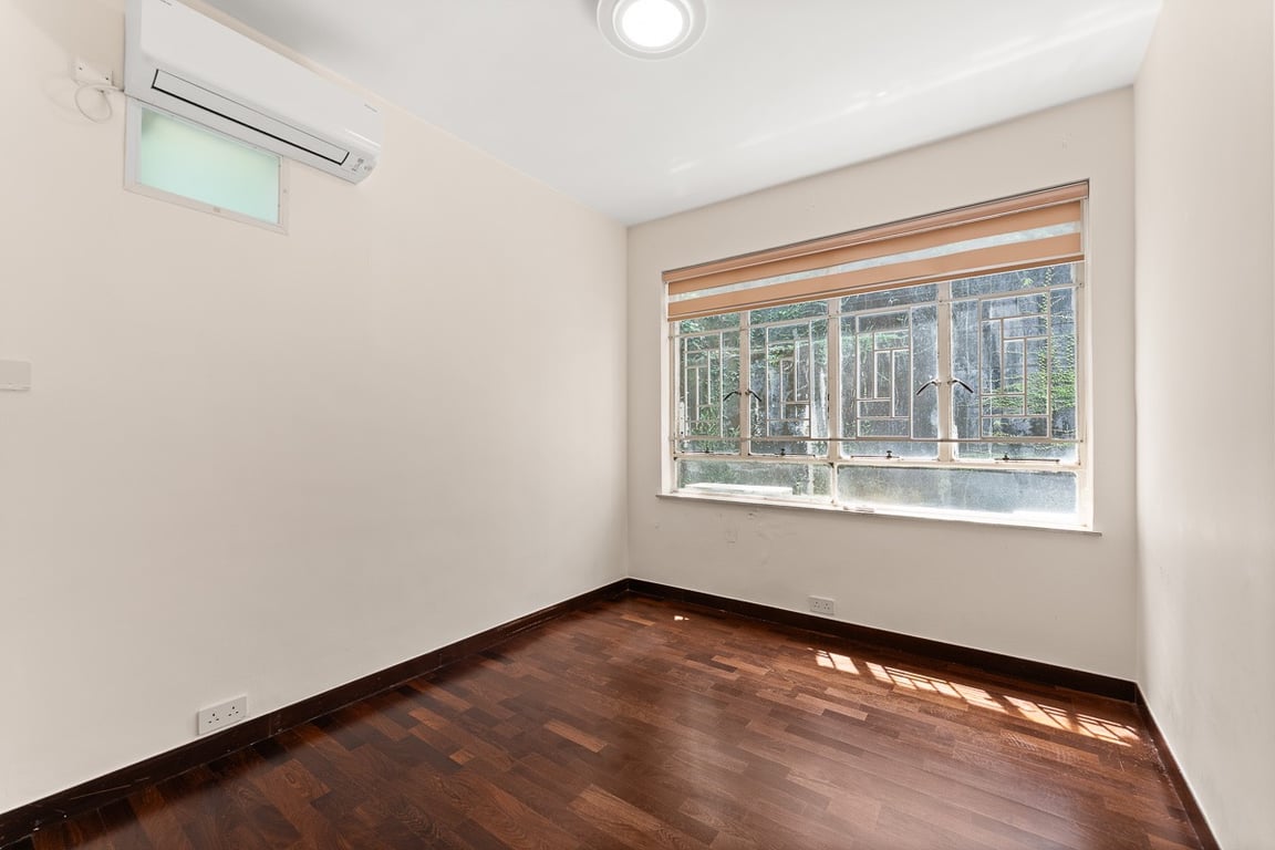 https://img.propertyraptor.com/cdn-cgi/imagedelivery/KD5bF_AFL0JDTbKLWF7z9g/ap8/ap8_001/hornet/prp/img/650cb03ca8c46f43cff5898439b646c2-wtm.jpg/public