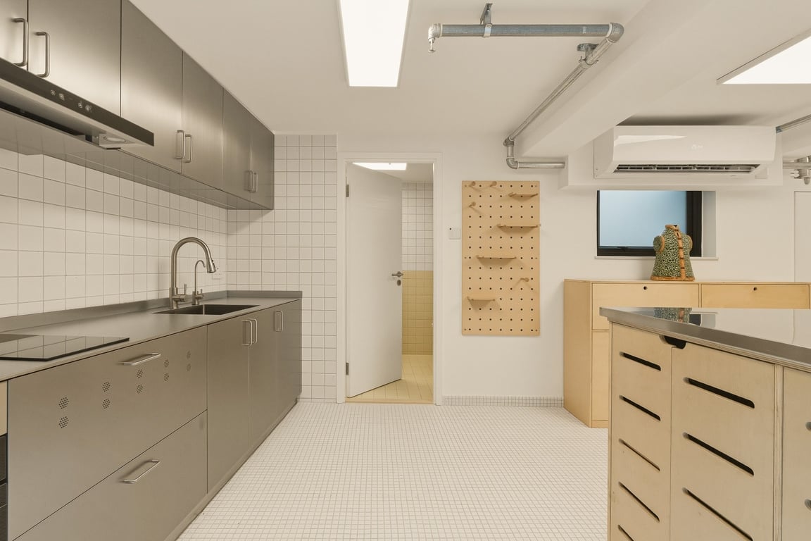 https://img.propertyraptor.com/cdn-cgi/imagedelivery/KD5bF_AFL0JDTbKLWF7z9g/ap8/ap8_001/hornet/prp/img/6554e1eaafe415143c129d8352714596-wtm.jpg/public
