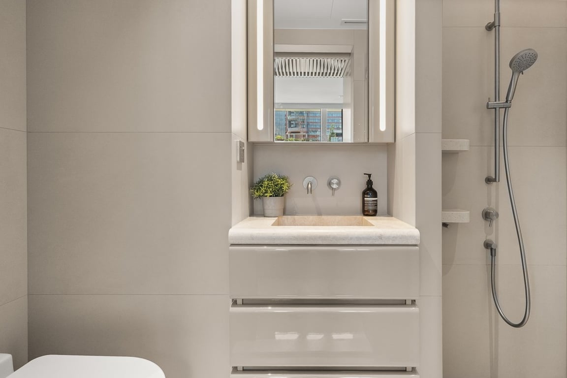https://img.propertyraptor.com/cdn-cgi/imagedelivery/KD5bF_AFL0JDTbKLWF7z9g/ap8/ap8_001/hornet/prp/img/655c4660603cc33c46a8db272fe893e1-wtm.jpg/public