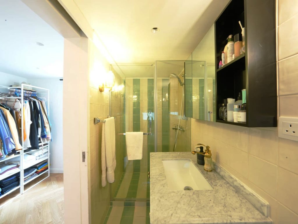 https://img.propertyraptor.com/cdn-cgi/imagedelivery/KD5bF_AFL0JDTbKLWF7z9g/ap8/ap8_001/hornet/prp/img/6582476a5150ea77e5003531f76e969f.jpg/public