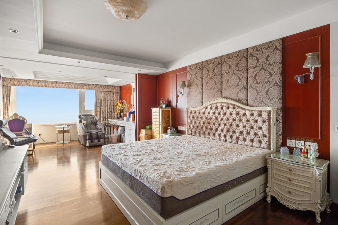 https://img.propertyraptor.com/cdn-cgi/imagedelivery/KD5bF_AFL0JDTbKLWF7z9g/ap8/ap8_001/hornet/prp/img/658d806891149b94c34f615358167d94-wtm.jpg/public
