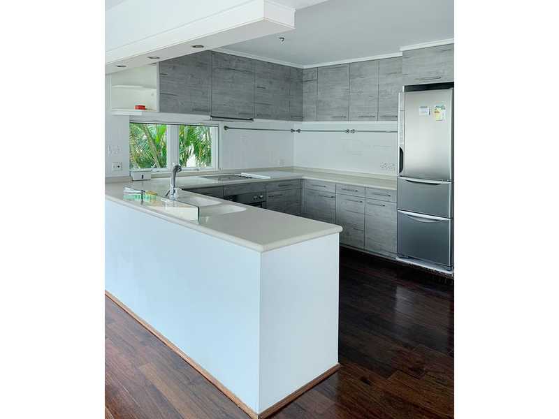https://img.propertyraptor.com/cdn-cgi/imagedelivery/KD5bF_AFL0JDTbKLWF7z9g/ap8/ap8_001/hornet/prp/img/65acf3624159e4620ba2c9586c7c8c8c.jpg/public