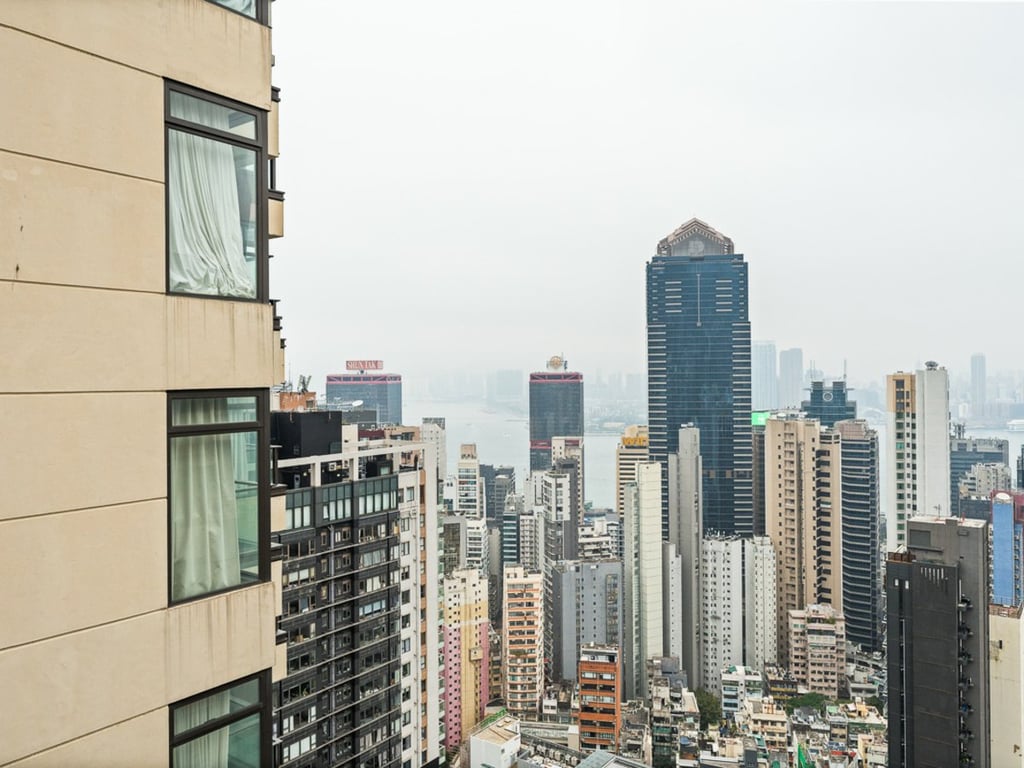 https://img.propertyraptor.com/cdn-cgi/imagedelivery/KD5bF_AFL0JDTbKLWF7z9g/ap8/ap8_001/hornet/prp/img/65f1c28ed42926f89e244bd712711506.jpg/public