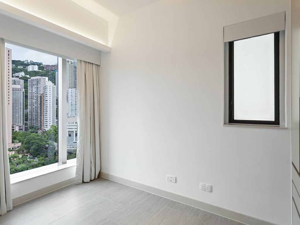 https://img.propertyraptor.com/cdn-cgi/imagedelivery/KD5bF_AFL0JDTbKLWF7z9g/ap8/ap8_001/hornet/prp/img/6613f4be3889c600f34163c12961a4f7.jpg/public