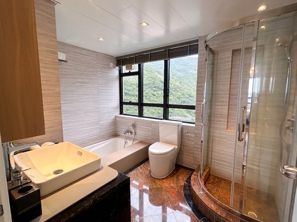 https://img.propertyraptor.com/cdn-cgi/imagedelivery/KD5bF_AFL0JDTbKLWF7z9g/ap8/ap8_001/hornet/prp/img/66284aeb494cd48b6b72799e6b19c22f-wtm.jpg/public