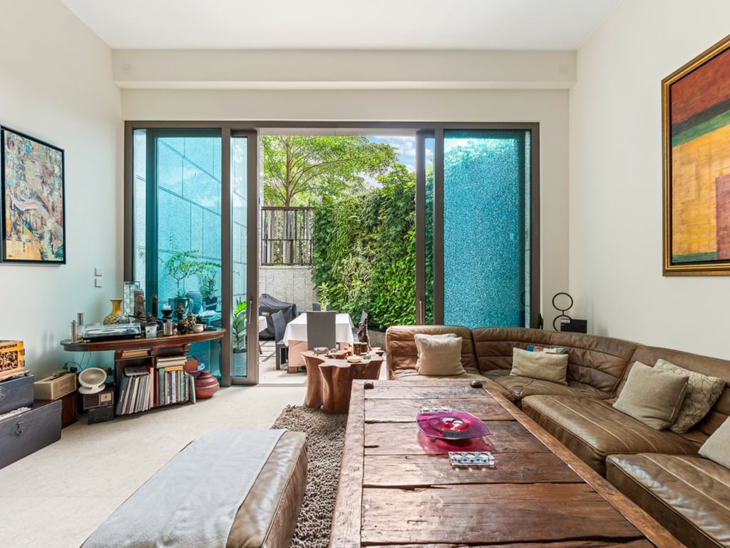 https://img.propertyraptor.com/cdn-cgi/imagedelivery/KD5bF_AFL0JDTbKLWF7z9g/ap8/ap8_001/hornet/prp/img/663c117c3d212b17b70c5892e1745008-wtm.jpg/public