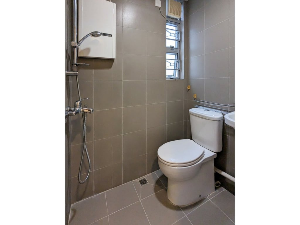 https://img.propertyraptor.com/cdn-cgi/imagedelivery/KD5bF_AFL0JDTbKLWF7z9g/ap8/ap8_001/hornet/prp/img/664e750a5c82e2833b35c36e51d988c9-wtm.jpg/public